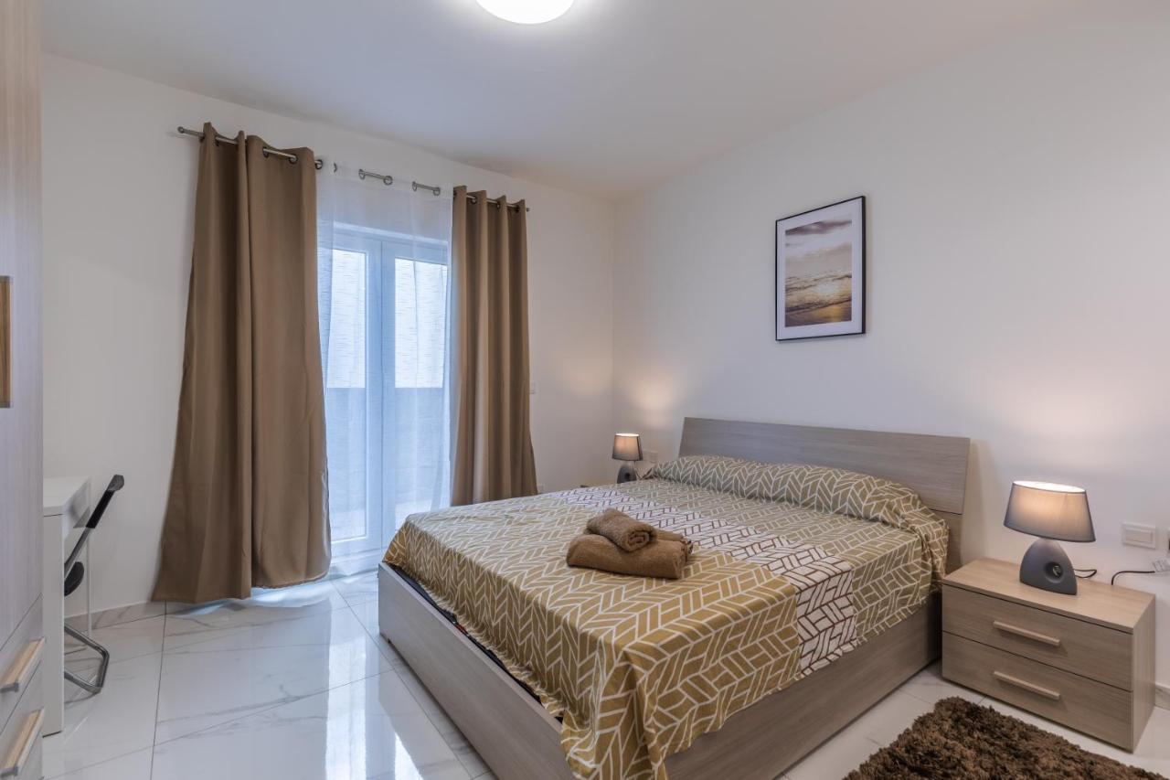 Terrace View- A Charming Two Bedrooms Penthouse Ac-Wifi Msida Kültér fotó